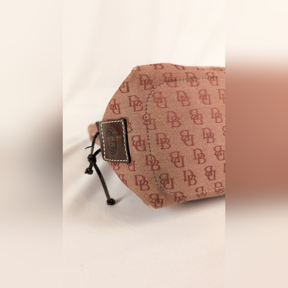 Dooney & Bourke Signature Monogram Tassel Large Tote Burgundy Canvas Leather - Picture 4 of 15